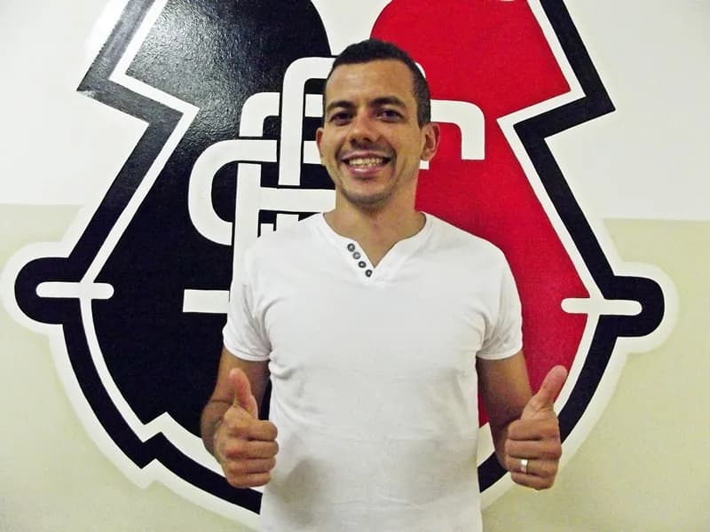 Zagueiro Léo Bahia está no Arruda para período de observação.