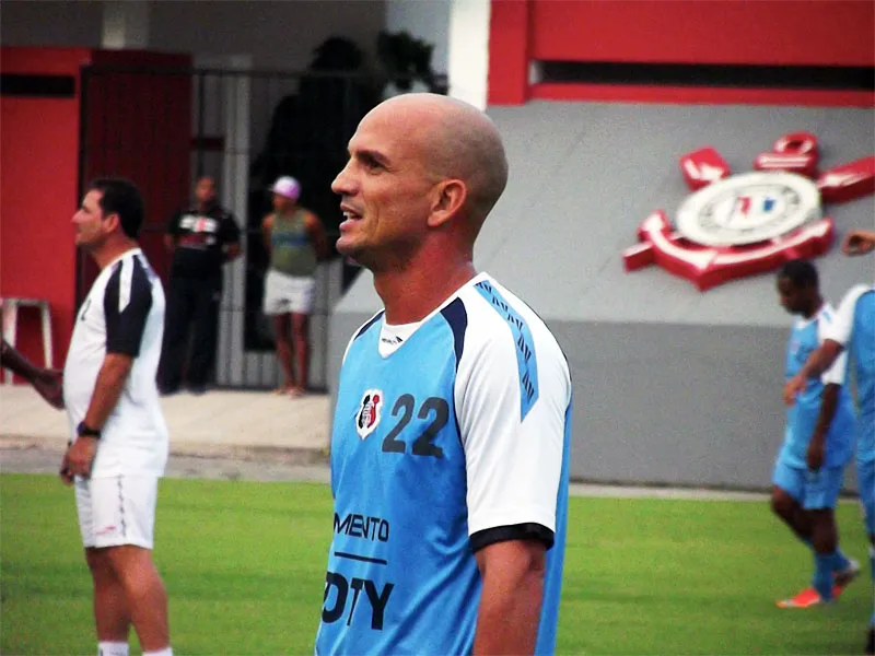 Técnico Sandro Barbosa define time com volta de Dênis Marques.