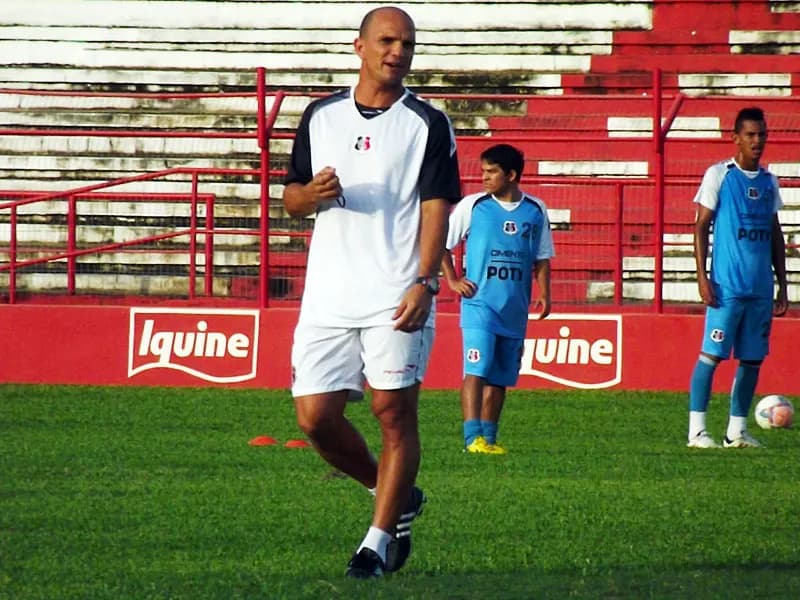 Técnico Sandro Barbosa sobre amistoso com Botafogo/PB: "Quero que entrem, como se fosse contra o Cuiabá/MT"