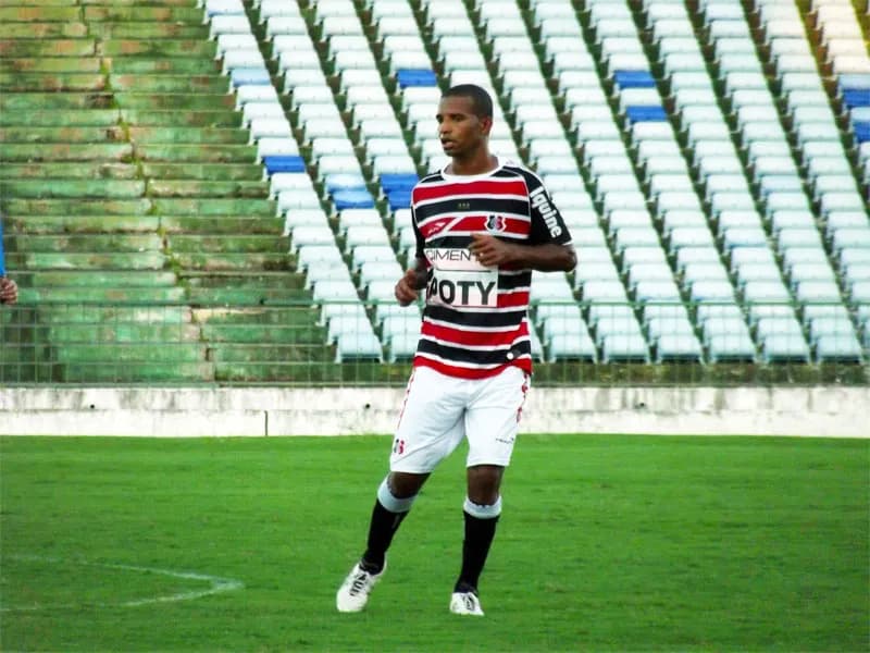 Volante Tozo espera 'reiniciar bem' o Brasileiro com o apoio do torcedor, no Arruda.