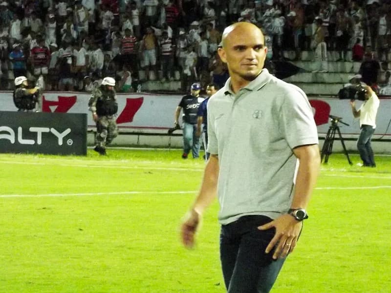 Sandro Barbosa ressalta conversa no intervalo, mas ratifica: "Aqui não tem o 'eu', tem o 'nós".