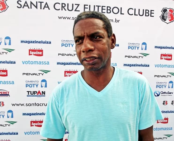 Diretor Técnico explica falta de Dênis Marques ao treino da manhã.