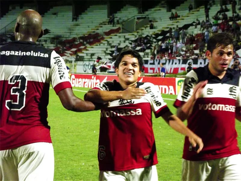 Santa Cruz goleia Rio Branco/AC (4x0) e volta ao G4.