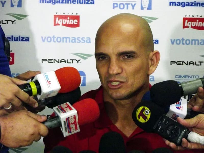 Sandro Barbosa comenta goleada e fala em buscar liderança fora do Arruda.