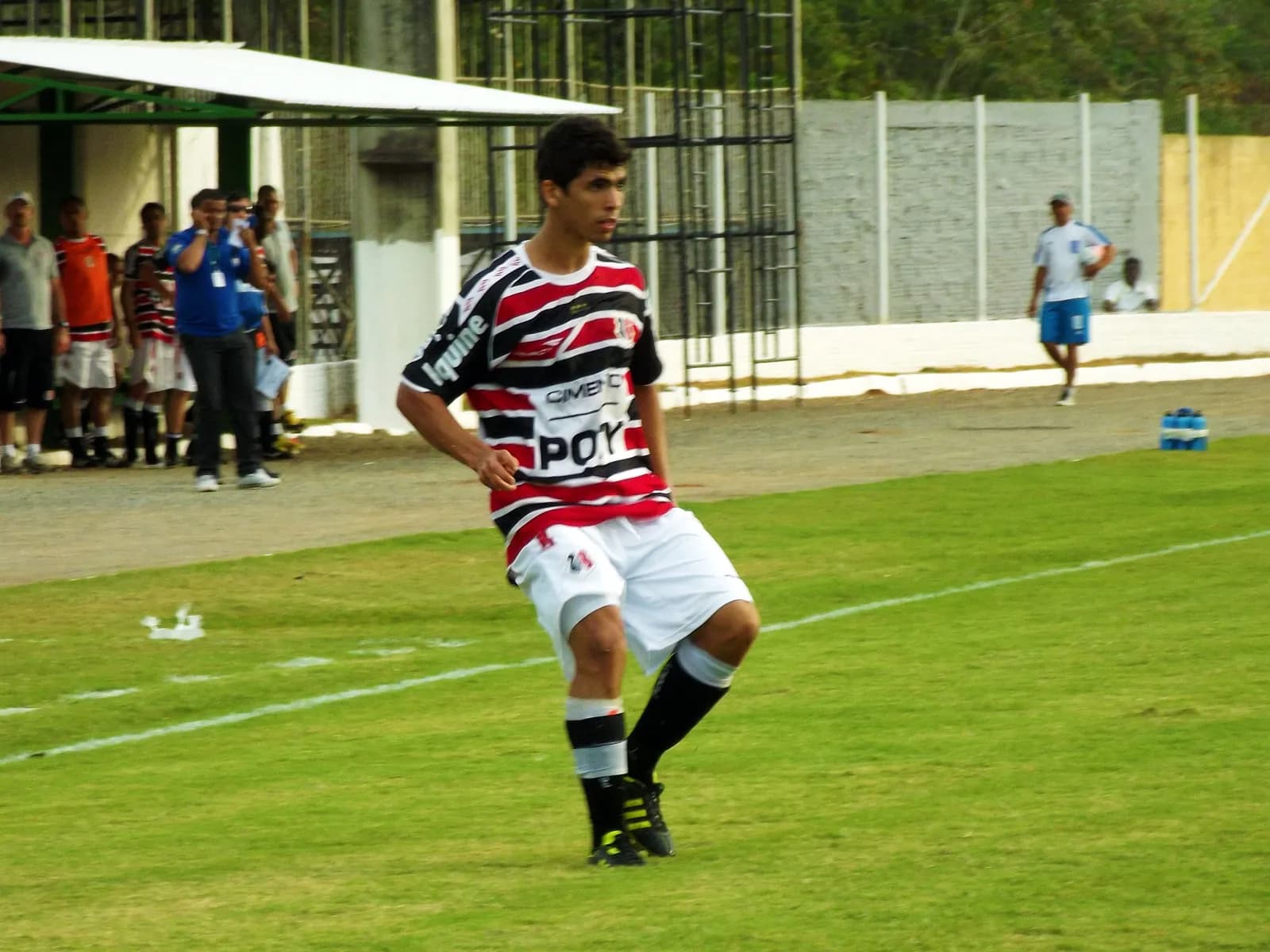 Meia Natan se culpa e se mostra chateado com postura Coral fora de casa.