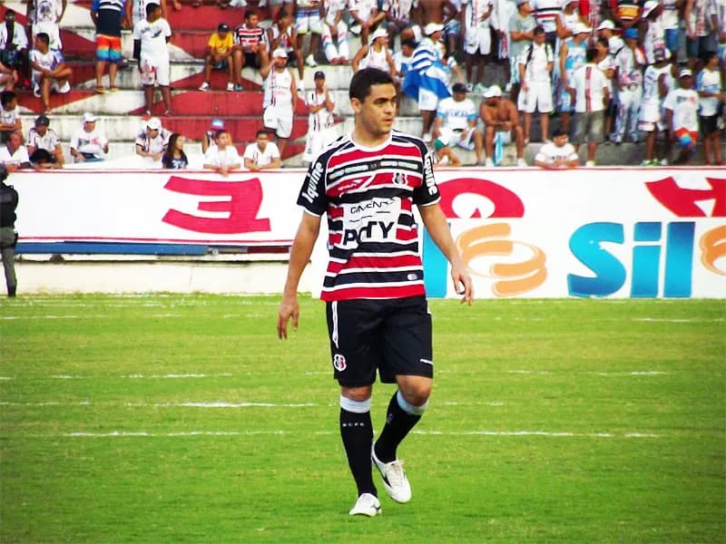 Na opinião de Raul, time quem que fazer uso do jogo aéreo, sem abdicar do toque de bola.