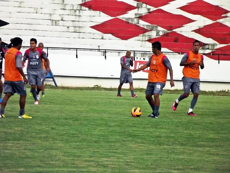 Treino com bola, no Arruda, na reapresentação Coral.