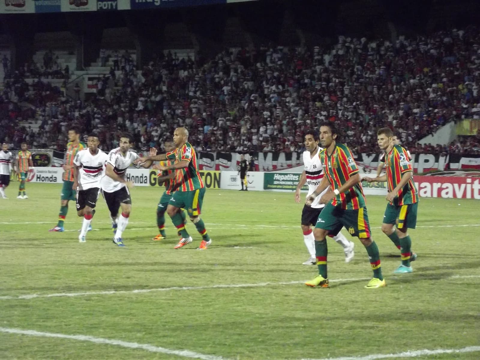 Santa Cruz fica no 0 a 0 com Sampaio Corrêa/MA e, agora, é 5º lugar.