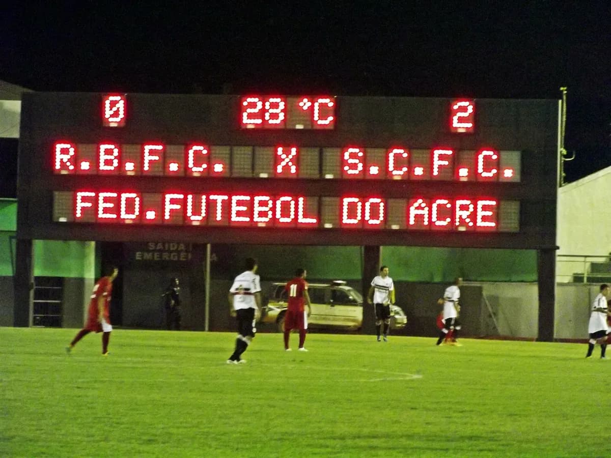 Santa Cruz vence a terceira fora do Arruda e, agora, é líder.